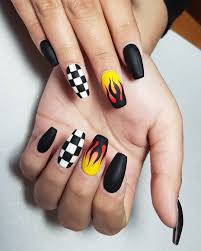 Para finalizar nuestro trabajo en uñas semipermanentes debemos proceder a aplicar una capa de brillo final o finish gel y dejar sacar por 60 segundos. Elegantes Esculturales Juveniles Decoradas 2019 Disenos De Unas Elegantes Unas Acrilicas