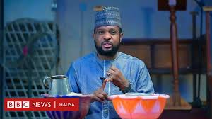Ta bayyana yadda suke basu farar shinkafa babu ko miya kuma sau daya a rana lokacin da suke hannunsu. Zakatul Fitr Yadda Ake Zakkar Fid Da Kai Bbc News Hausa