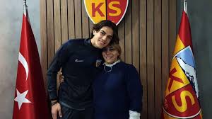 Hes kablo kayserispor kalecisi doğan alemdar, 3 puan aldıkları için çok mutlu olduklarını ve ligde kalmayı hedeflerini söyledi. Gozbasi Dan Genc Kaleci Dogan A Ovgu Son Dakika Haberleri