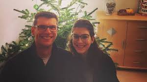 So wollte ein fan wissen, ob das paar denn nun den gleichen nachnamen trägt. So Geht Es Hochzeit Auf Den Ersten Blick Annika Nach Umzug Promiflash De