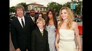 Michelle pfeiffer left hollywood (but stayed in the picture). Actress Michelle Pfeiffer And Husband David E Kelley And Children Youtube