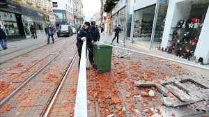 Son reajustes de la corteza terrestre el movimiento de la superficie terrestre que provoca un terremoto no representa un riesgo, salvo en. Croacia Vuelve A Temblar Al Dia Siguiente De Un Mortifero Sismo