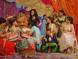 Muslim Wedding Ceremony And Traditions Easyday Muslim Wedding Ceremony Mehndi Ceremony Muslim Wedding