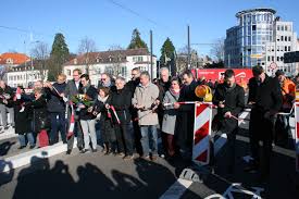 Verkehrsteilnehmer müssen sich in diesem sommer in freiburg außerdem auf eine längere fahrbahnsanierung auf dem zubringer mitte im bereich der schnewlinstraße einstellen. Neue Kronenbrucke Fur Den Verkehr Freigegeben