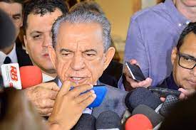 Ele teve uma dor de cabeça e procurou um hospital particular da capital, onde está internado. Conheca Carreira E Historia De Iris Rezende Que Sofreu Avc