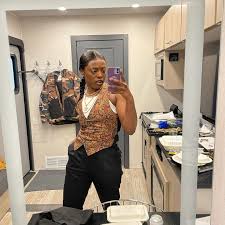 Hey good lookin' 😈 Henrietta made her grand entrance last night