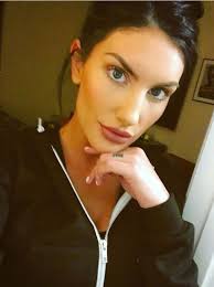 August Ames, morta a 23 anni la pornostar californiana. I tabloid:  "Suicidio dopo lunga depressione"