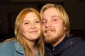 Toni Castle's Instagram, Twitter & Facebook