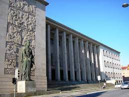 Palácio da justiça (palace of justice) in porto, is a monumental building, near to torre dos clérigos and jardim da cordoaria. Palacio Da Justica Porto Wikipedia