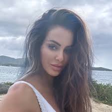 Summer Hall (@bryonysummerhall) • Instagram photos and videos