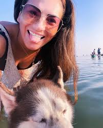 It's a 70's kinda weekend at the Dubai Islands Dog Beach! 🏖️ • Xx 😙  Caroline • • • #DubaiLife #MyDubai DubaiLove #DubaiDiaries #DubaiLifestyle  #VisitDubai #DubaiVibes #DubaiMoments #DubaiFitness #DubaiWellness  #DubaiSkyline #DubaiStyle #ExploreDubai #