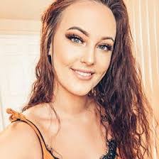 Brooke Richards's Instagram, Twitter & Facebook