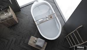 Dengan memilih bathtub berbentuk seperempat lingkaran, penempatan sudut bisa membuat penempatan perlengkapan mandi lebih leluasa. 9 Jenis Bathtub Paling Digemari Di Seluruh Dunia Pilih Mana