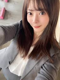 今日はお仕事でスーツ👩🏻‍💼💓 みんな一緒にお仕事がんばろうね🥰 私も緊張するけど笑顔！でがんばる😆