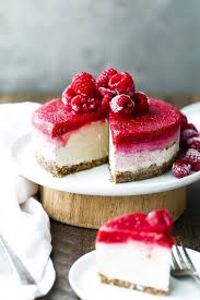 It's mini too, so one slice is the perfect amount, and is healthy and vegan! Easy Vegan Raspberry Cheesecake I Raw Paleo Cheesecake Recipe I No Bake Cashew Cheese Vegan Cheesecake Recipe Raspberry Cheesecake Recipe Vegan Dessert Recipes