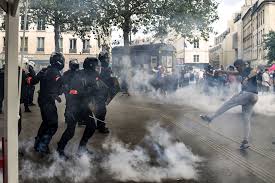 Retrouvez toute l'actualité santé et sujets de société: Manifestations Contre Le Pass Sanitaire En France 76 Interpellations