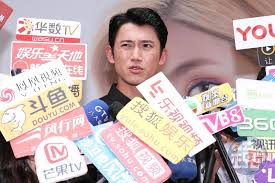 徐譽庭並表示吳慷仁被她要求為了電影增胖20公斤 。2月13日，艾怡良與9m88經臺灣媒體披露參與電影演出 。3月23日，《我沒有談的那場戀愛》舉行開鏡儀式，公布由吳慷仁、艾怡良、傅孟柏、9m88主演 。 歌曲 é‡'é¦¬å½±å±•å¾Œåå¿ƒè²å³æ…·ä» å…¥åœé™¸ç‰‡ç‚ºä½•ä¸èƒ½ç›´æŽ¥ä¸Šæ˜ 