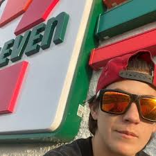 Anyone else feel like the lead-up to Christmas is the *best* part of  Christmas? Christmas Day just makes me so SAD because now it's over and  there's nothing to look forward to