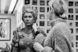Statue of Queen arrives ahead of unveiling as excitement builds