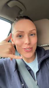 432 hz, red light and a heating pad 💅🏻, ., ., ., ., #wellnesstips  #morningroutine #holistichealing #wellnessjourney #redlighttherapy  #runnergirl #wellnessgirl #skincarejunkie