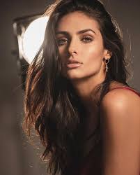 Renata Notni se confiesa tras su ruptura