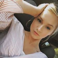 Amanda Olson's Instagram, Twitter & Facebook