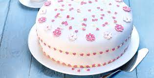Die weiche zuckermasse verfeinert den geschmack von buttercreme, zitronencreme, schokomasse & co. Fruchtige Fondant Torte H Pickerd Gmbh Co Kg