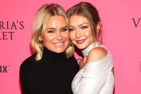 The model's father mohamed hadid posted a touching handwritten letter to his granddaughter on instagram wednesday (sept. Oma Yolanda Hadid Postet Erstes Baby Pic Gala De