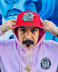 This cap is way better in hand, and there is plenty left @theclinkroom  design done by @40swords Get yours now and it's ships within days!  #theclinkroom #TCR #CLINK #thekonglivesforever #exclusive #newera #5950 #