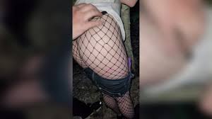 Жесть! Реальный секс с школьницей в лесу. Её ебали в пизду с гандоном.