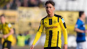 Danimarka'da nordsjaelland forması giyerken genç yaşına rağmen yeteneğiyle dikkat çeken emre mor, bundesliga ekibi borussia dortmund'un yolunu tutmuştu. Mor Verlasst Dortmund Nach Einem Jahr Und Wechselt Zu Celta Vigo Transfermarkt