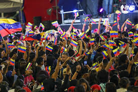 Social || El pueblo celebra el triunfo de Venezuela en el clásico mundial  de béisbol El pueblo se concentró en la plaza de la juventud para celebrar  con música el título obtenido