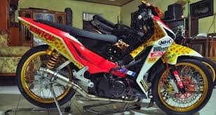 Halo mas dab…kali ini motoblast akan buatin modif striping honda supra x dengan warna dasar hitam dan dipadukan dengan beberapa warna serta model strip hitech.penasaran? 23 Ide Seni Modif Supra X 125 Sepeda Motor Honda Motor