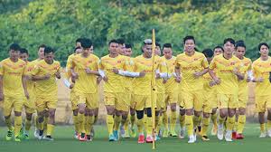 Cánh phải đội tuyển việt nam đang rất chật chội với 3 cầu thủ xuất sắc, thể hiện phong độ cao. Do Covid 19 Ä'á»™i Tuyá»ƒn Viá»‡t Nam Há»§y Chuyáº¿n Táº­p Huáº¥n á»Ÿ Binh Ä'á»‹nh