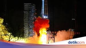 Badan roket hampir utuh jatuh, kirby mengungkapkan. Roket Besar China Jatuh Tak Terkendali Ke Bumi