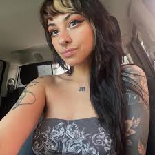 A memorial piece for Saige's grandma! Love sentimental tattoos like this. I  feel so honored to do such important work for my friends. Thank you for the  trust boo! As always books