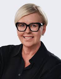 Nancy Daigle's Instagram, Twitter & Facebook