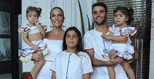 Daniel cady é nutricionista e marido da cantora baiana ivete sangalo. Daniel Cady Marido De Ivete Sangalo Comemora O Seu Aniversario Com Foto Rara Da Familia