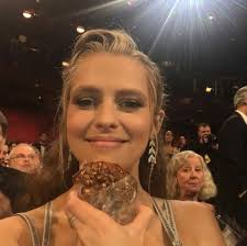 She began her career with roles in such films as bedtime stor. Teresa Palmer Starportrat News Bilder Gala De