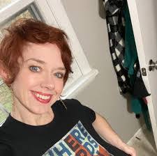 Melanie Holbrook's Instagram, Twitter & Facebook