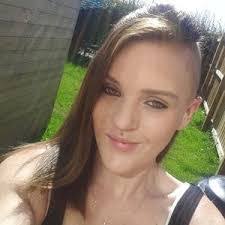 Stephanie Twining's Instagram, Twitter & Facebook