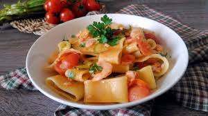 Calamarata Con Salmone Gamberetti E Zucchine Rita S Kitchen