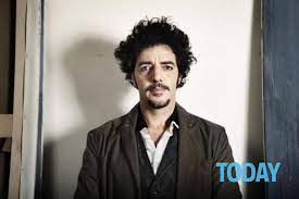 Canzone di max gazzè, uscita il 13 febbraio 2013 e presente nell'omonimo album musicale sotto casa. Sotto Casa Max Gazze Testo
