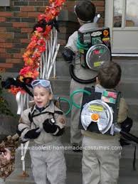 Costumi fai da te di carnevale per bambini ispirati ai cartoni. Coolest Homemade Ghostbusters And Staypuft Marshmallow Man Costumes Ghostbusters Costume Ghostbusters Costume Diy Ghost Busters Costume Kids