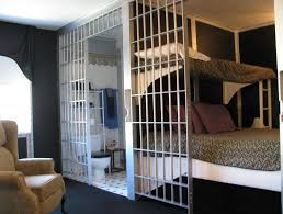 These halloween transformations are insane! Jail Escape Hotel Haunted Jail In Ontario King George Inn Cobourg To Do Canada