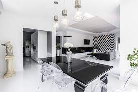 Black and white and gorgeous all over, with lush emerald accents. Modern Black And White Dining Room With Black Table And Clear See Through Chairs Black And White Dining Room Modern Dining Room White Dining Room