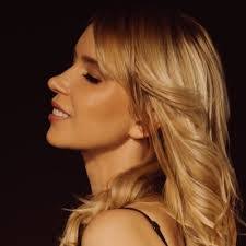 Hannah Rhodes's Instagram, Twitter & Facebook