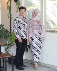 Desain kebaya seperti ini sangat cocok digunakan sebagai model baju perpisahan anak smp bagi anda para wanita muslim, bisa mengenakan kebaya dengan desain kutu baru lengan. Pin Di Eza Batik