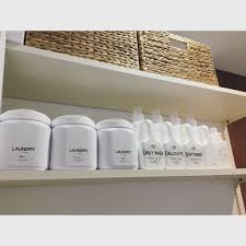 洗濯機の周りは洗剤や洗濯ものなどがあふれ ごちゃごちゃしたスペースになりがちですよね でも ちょっとした工夫やアイディアで 洗濯機周りもおしゃれな収納ができるようです 今回の kufura収納調査隊 は 収納上手な達人た medicine cabinet bathroom