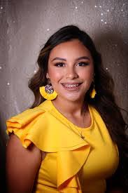 Alyssa Vinton's Instagram, Twitter & Facebook